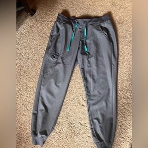 Figs Set- Zamora Jogger & Casma 3 pocket top- Graphite!